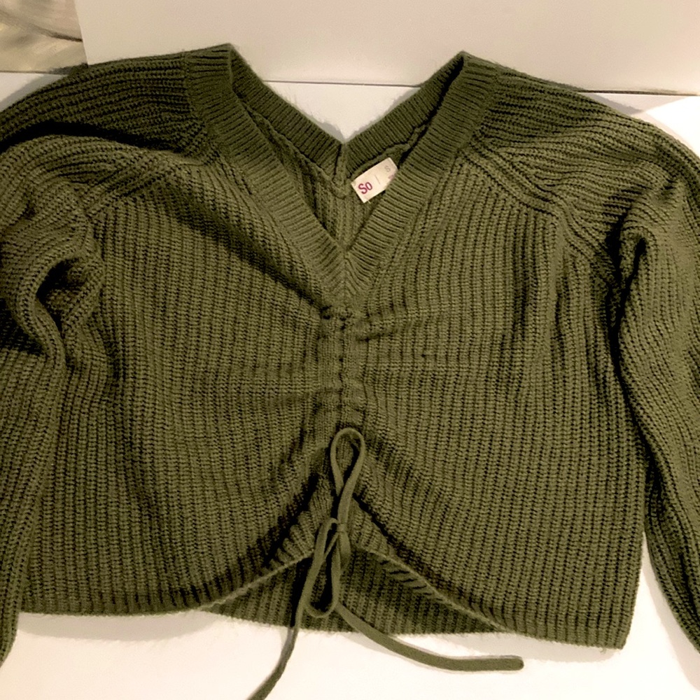 Very lightly used green knight sweater.